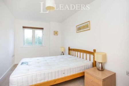 Park Heights, Guildford Road, GU22 - Photo 2