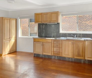 Amazing Location - Only 500m to James Street & 700m to Burleigh Beach - Photo 6