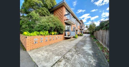 FRESH AND BRIGHT 2 BEDROOM APARTMENT| FLARE REAL ESTATE - Photo 4