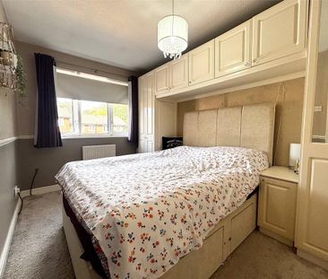 2 bedroom end of terrace house to rent - Photo 2