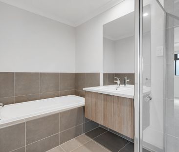 17 Butterfields Walk, Officer VIC 3809 - House For Rent | Domain - Photo 3