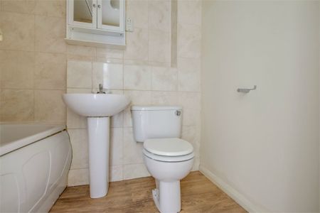 2 bed flat to rent in Maplin Park, Langley, SL3 - Photo 2