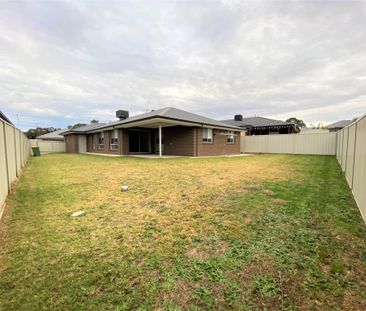 7 Baxter Court, LAVINGTON NSW 2641 - Photo 5