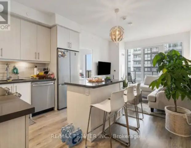 1704 - 95 ONEIDA CRESCENT | 1704 - 95 ONEIDA CRESCENT, Richmond Hill - Photo 1