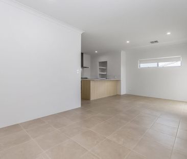 Stylish Family Home with Double Garage in a Prime Baldivis Location - Photo 1