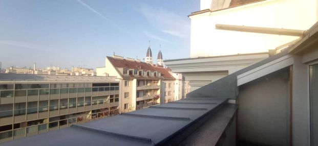 Moderne, sehr helle Dachgeschosswohnung mit sonniger Terrasse - 2er WG-tauglich - vis a vis U3 Station Enkplatz gelegen! - Foto 1