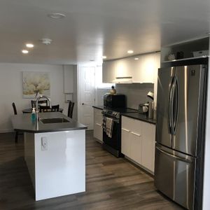 4 1/2 triplex, demi sous-sol à louer - Photo 2