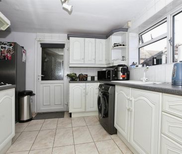 3 bedroom property to rent - Photo 3