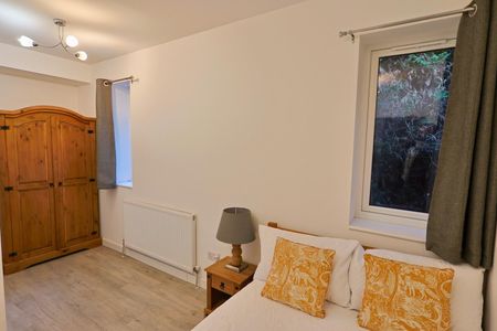 Room 3 - 9B Riverside Studios Riverside Close Whitley - BILLS INCLUSIVE ENSUITE CLOSE TO JLR - Photo 2