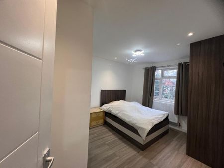 8 bedroom semi-detached house to rent - Photo 4