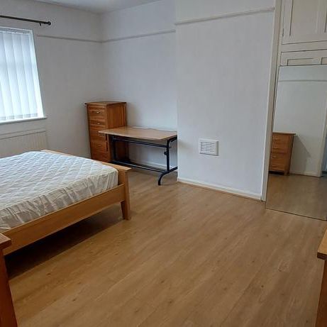 4 bedroom semi-detached house to rent - Photo 1
