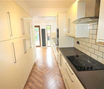 3 bedroom semi-detached house to rent - Photo 2