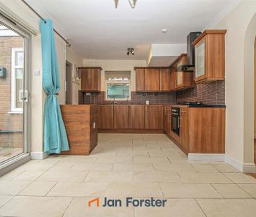 2 bedroom semi-detached house to rent - Photo 6
