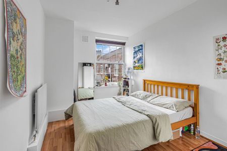 4 bedroom flat to rent - Photo 2