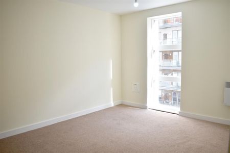 Barton Place, 3 Hornbeam Way, Manchester - Photo 5