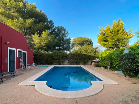 Bonita casa de 3 dormitorios con piscina y jardín situada en El Toro, Port Adriano. - Photo 4