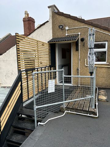 2 Bed Flat, Sandy Park Road, BS4 - Photo 2