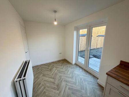 3 bedroom semi-detached house to rent - Photo 2