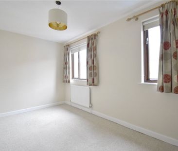 Well presented 3 bedroom terraced house situated in the heart of Ca... - Photo 5