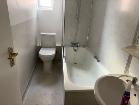 6 bedroom detached house to rent - Photo 5