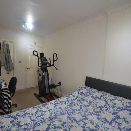 1 bedroom in a house share to rent - Photo 4