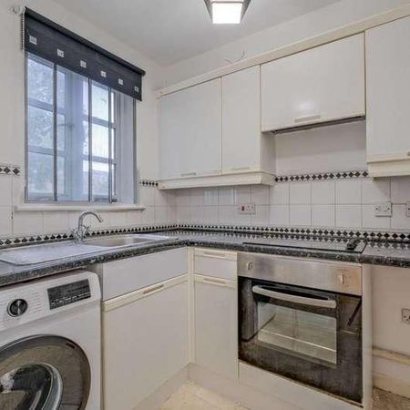 Mile End Road, Tower Hamlets, E1 - Photo 3