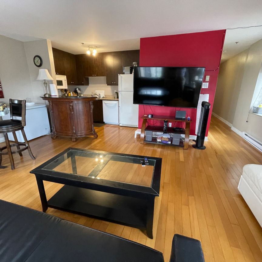 Condo 2 chambres complètement meublé au centre- ville de Montréal. - Photo 1