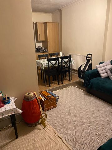 2 Bed Flat, Rushey Green, SE6 - Photo 3