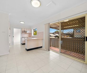Modern Living in a Convenient Edensor Park Location - Photo 6