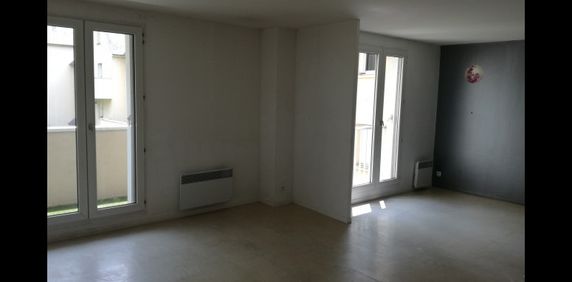 Location Appartement 6 pièces 121 m² Bourges - Photo 2