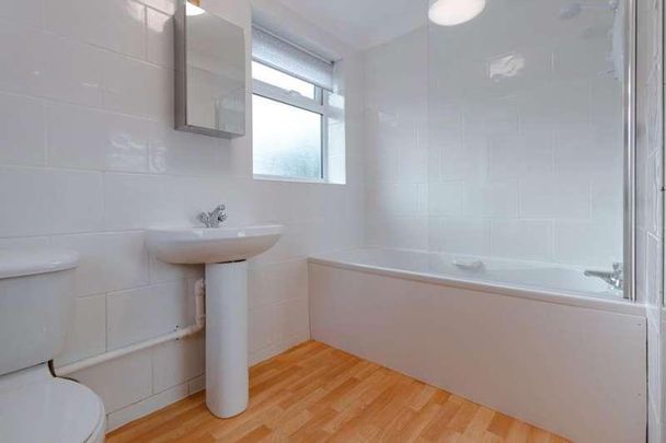 Mere View, Yaxley, PE7 - Photo 1