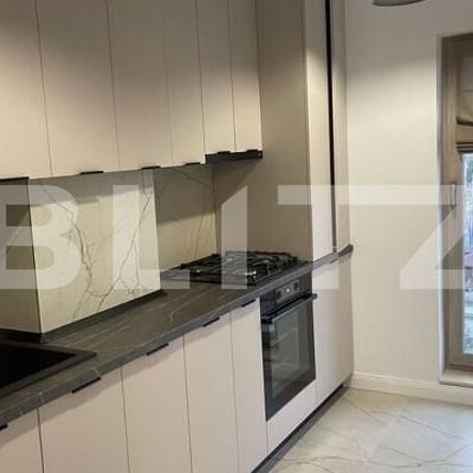 Prima închiriere! Ap. 2 camere, parcare privată, ansamblu premium, zona centrală - Photo 1