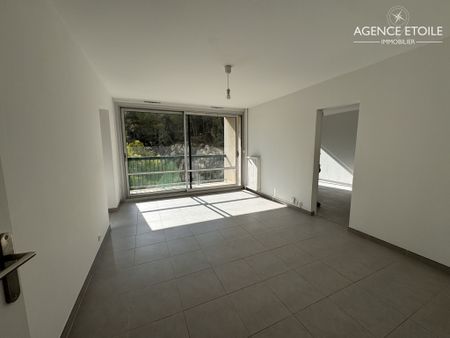 Appartement 2 pièces 59m2 MARSEILLE 9EME 854 euros - Photo 2