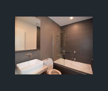 Stylish Townhouse in Prime Location - Photo 5