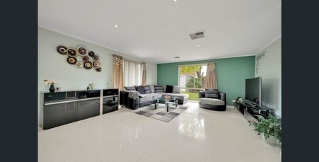 9 Elliott Court Burnside VIC - Photo 5