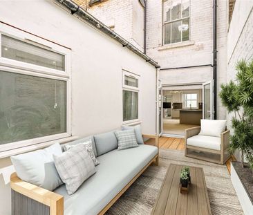 A five bedroom Georgian house totally refurbished throughout and pr... - Photo 3