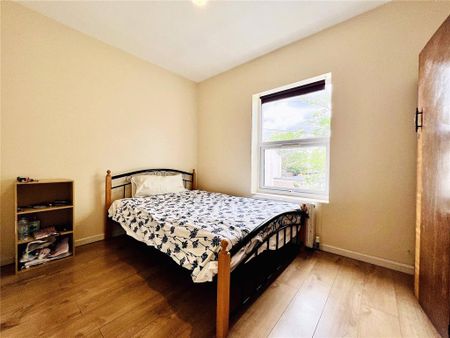 4 bedroom terraced house to rent - Photo 2