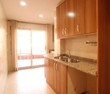 Piso de alquiler en Nucli Urbà - Photo 3