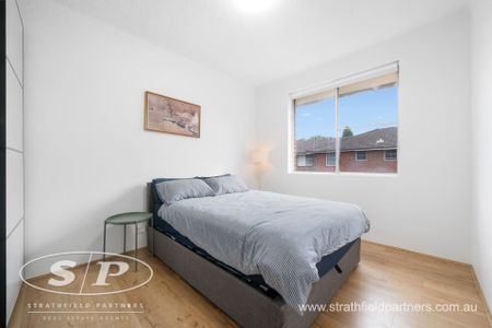 Renovated and refreshed - Photo 3