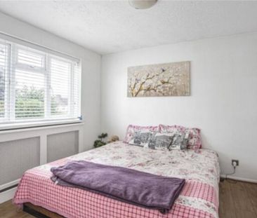 4 bedroom Detached house to rent - Photo 3