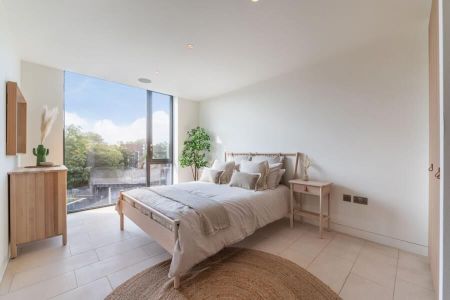 3 Bedroom Flat To Let - Photo 2