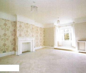 Bedroom Maisonettet Floor In Cranleigh, GU6 - Photo 2