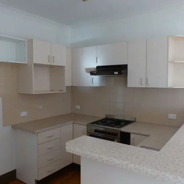 Modern Comfort Meets Prime East Albury Convenience - Photo 1