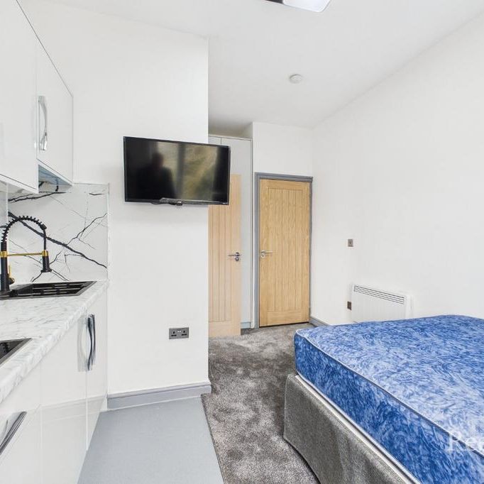 1 bedroom in a house share to rent - Photo 1