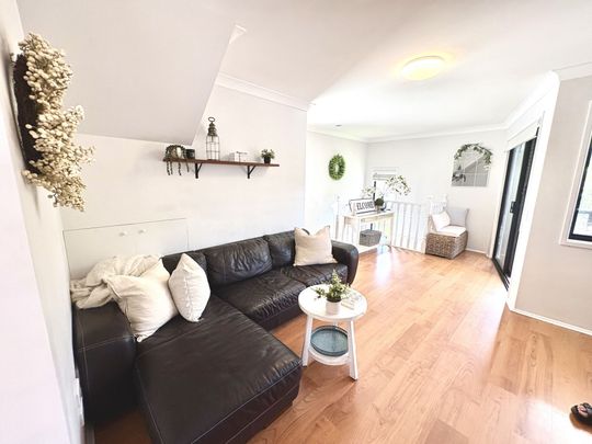 Furnished Tri-Level Home Between Chirn Park & The Broadwater - Photo 1