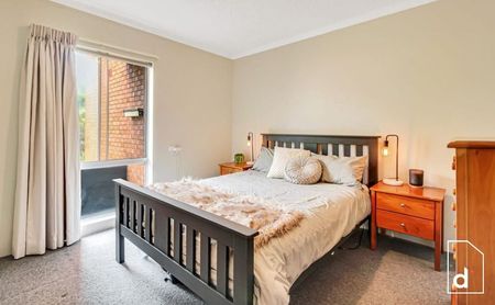 Two Bedroom Apartment In Prime Wollongong Location - Photo 2