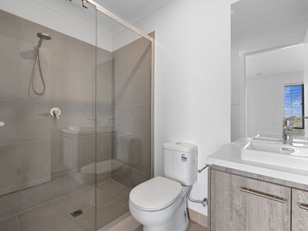 Brand New 4 Bedroom Family Home - Photo 4