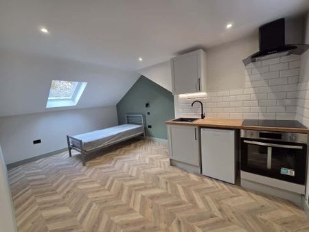 Studio Flat, Mansell Road, W3 - Photo 4