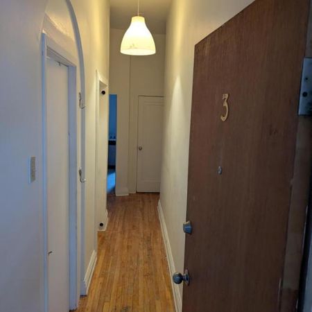 Grand 5 1/2 à Montréal Bien située - Photo 3