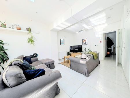 4 Bed Terraced House, Fountain Road, SW17 - Photo 5